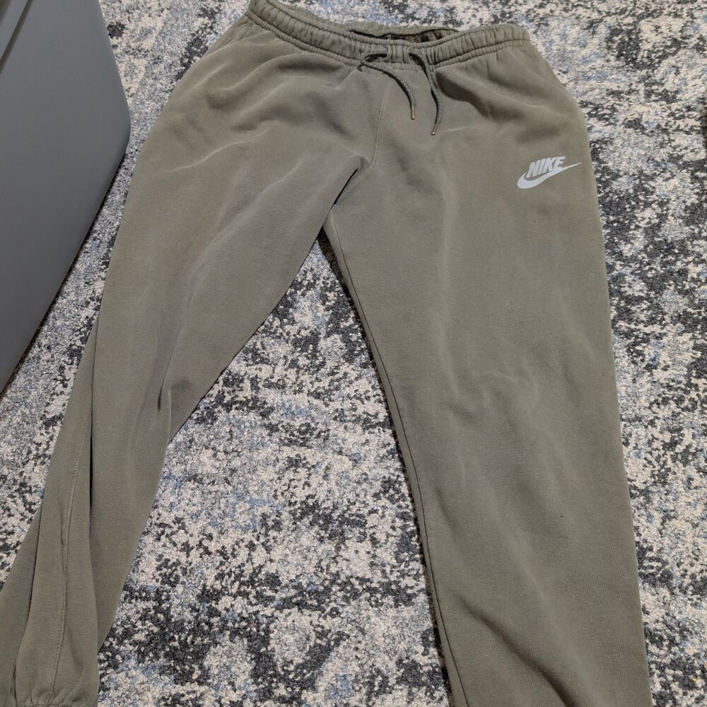 Nike Men’s Olive Green Fleece Jogger Sweatpants – Size Large *small hole*